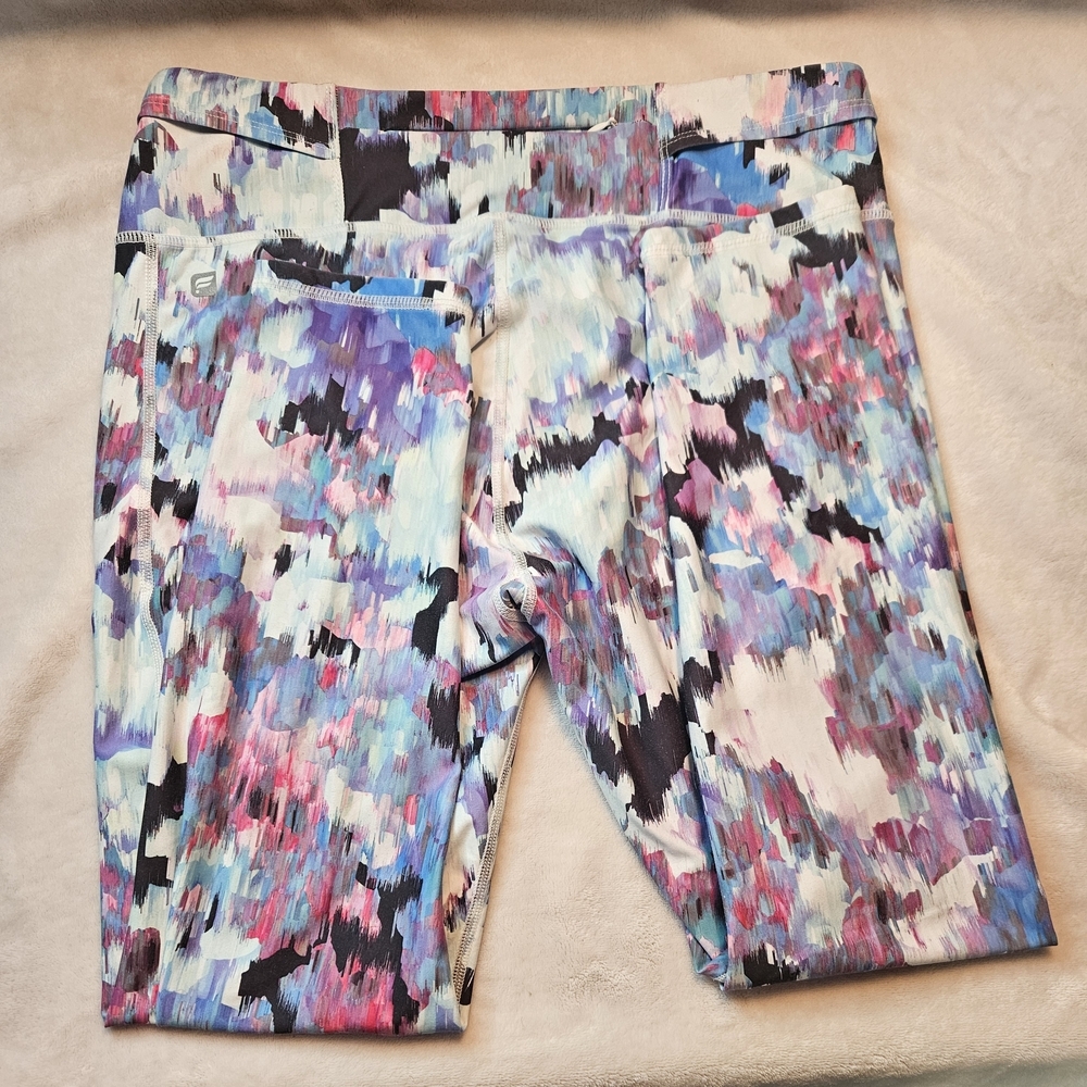 Women's Multicolor Patterned Shorts - Picture 4 of 8